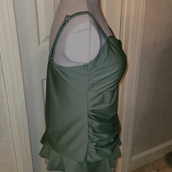 Hilor Tankini Retro Ruched Swimsuit Top with Ruffled Peplum Hem New Without Tag - Picture 3 of 12